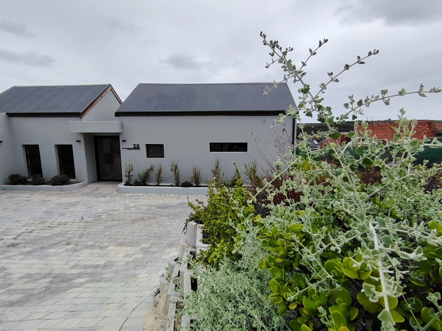 5 Bedroom Property for Sale in Brackenridge Western Cape